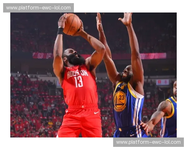 绝境之下的信仰之战：库里的封神半场与火箭的红色梦魇